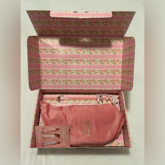 The Stanley x LoveShackFancy Quencher | 40 OZ - Blooming Heirloom - Picture 7 of 9